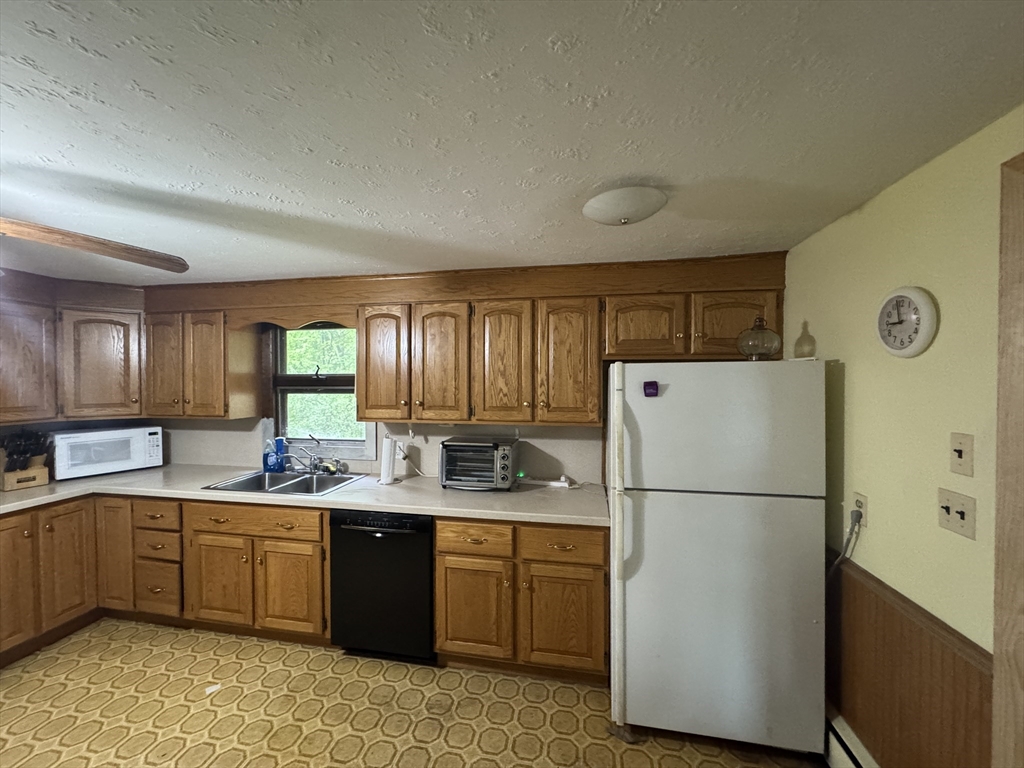 210 Shaker Rd Property Photo 3