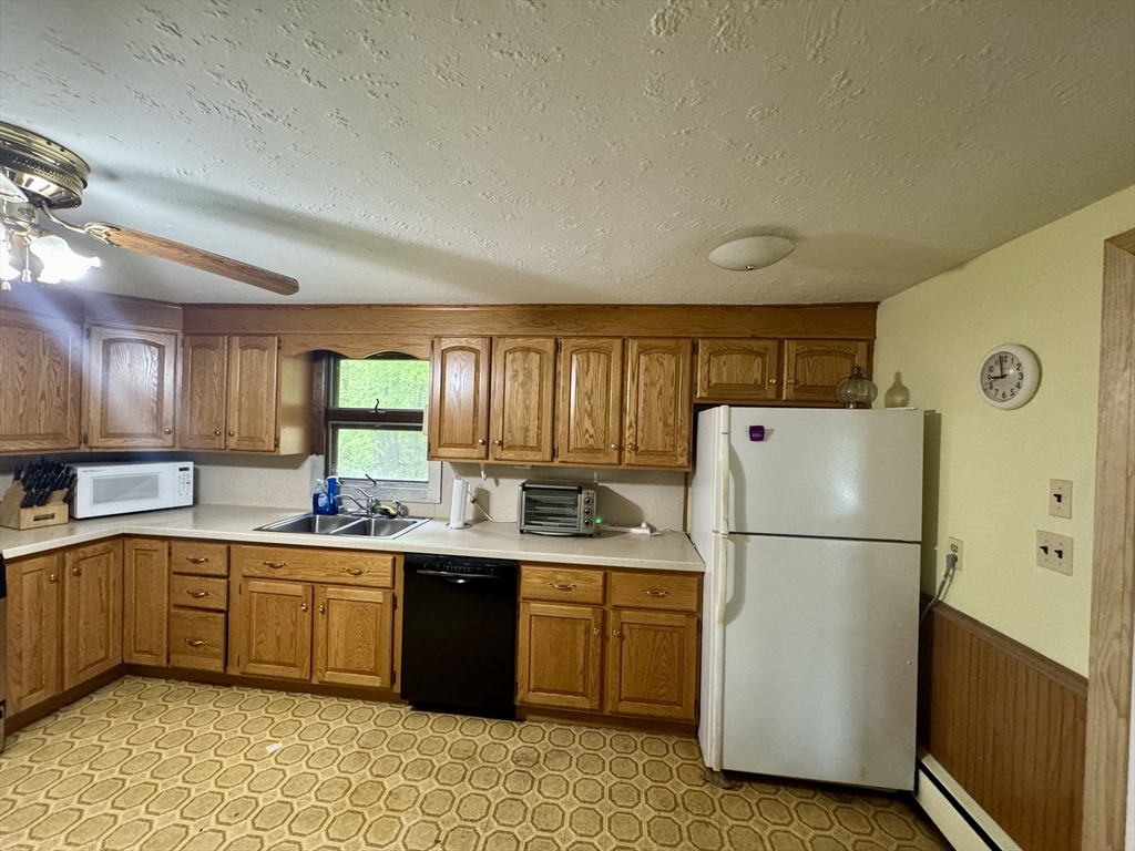 210 Shaker Rd Property Photo 6