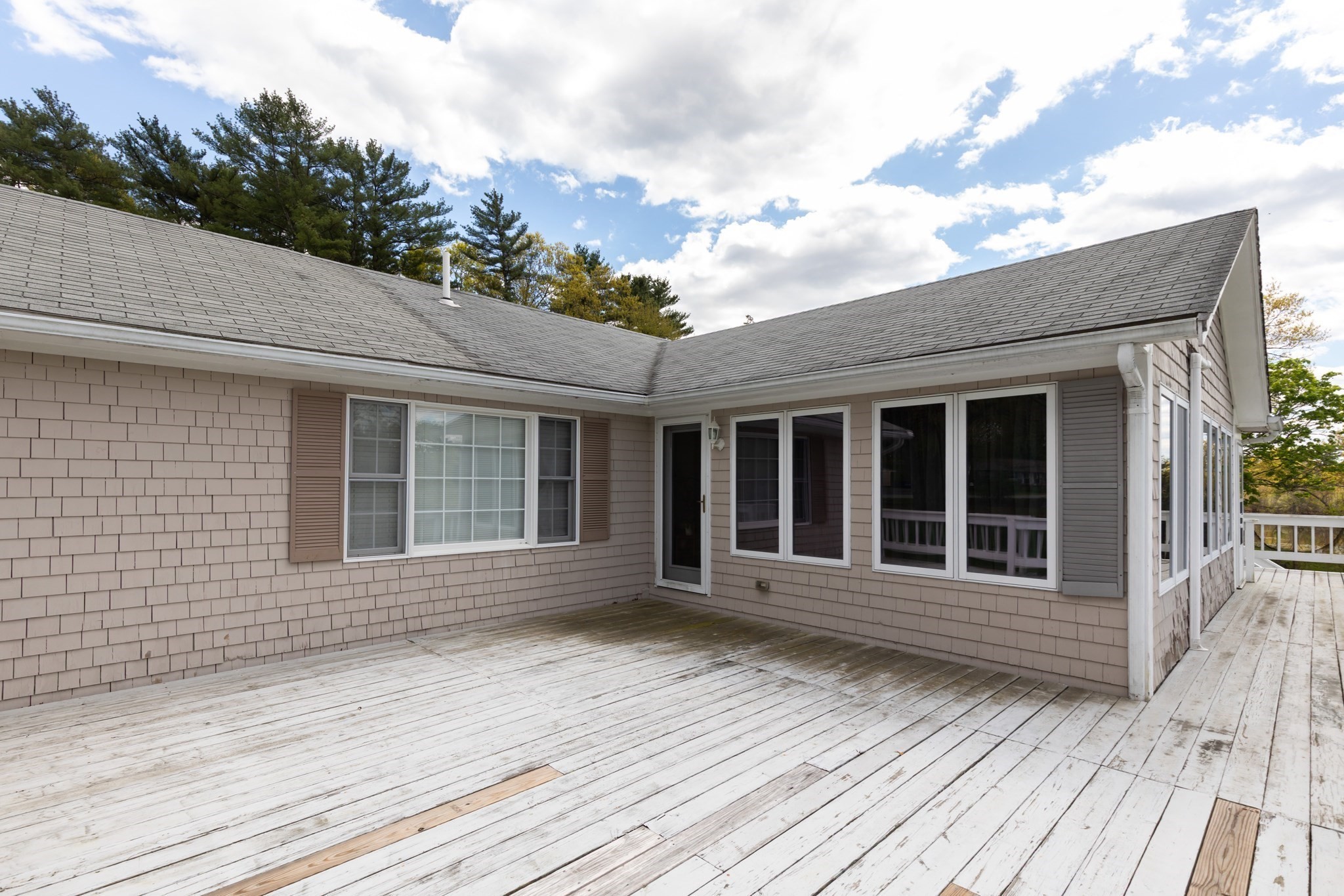 27 Reservoir Ave Property Photo 5