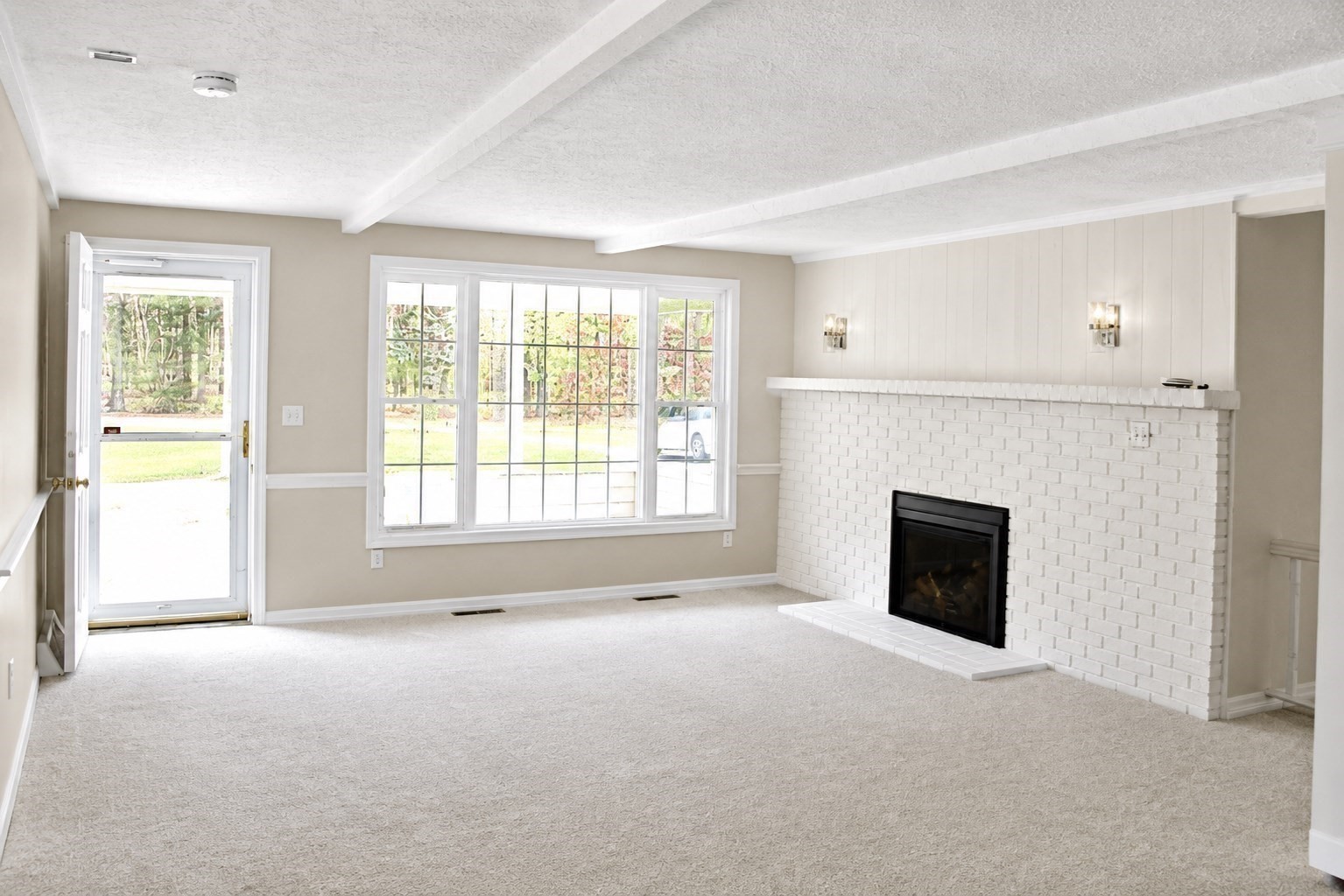 27 Reservoir Ave Property Photo 8