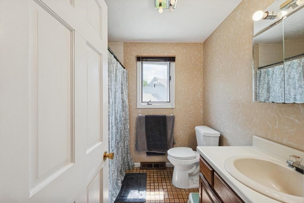 292 Island St # 292 Property Photo 7