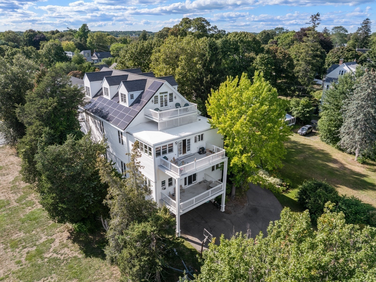 535 Washington Street Property Photo 4