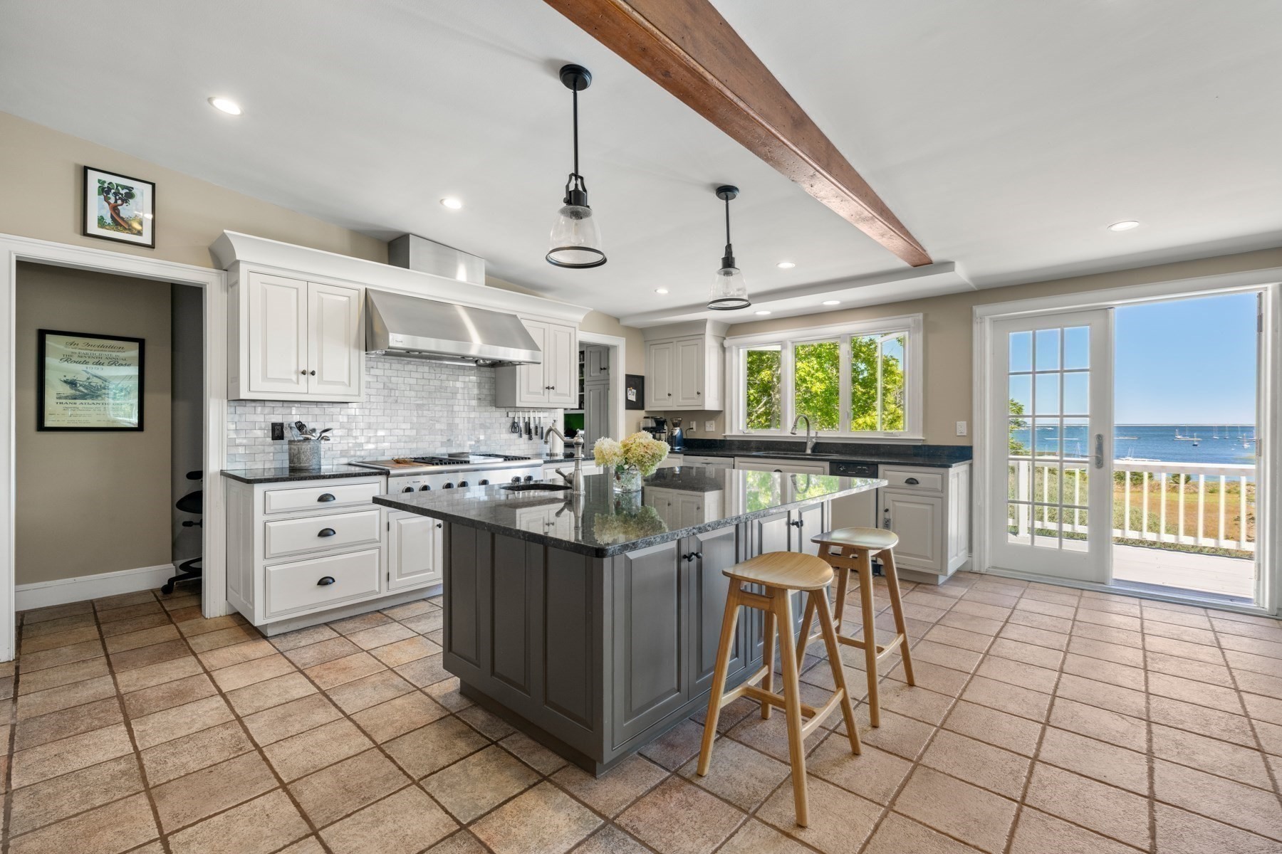 535 Washington Street Property Photo 15