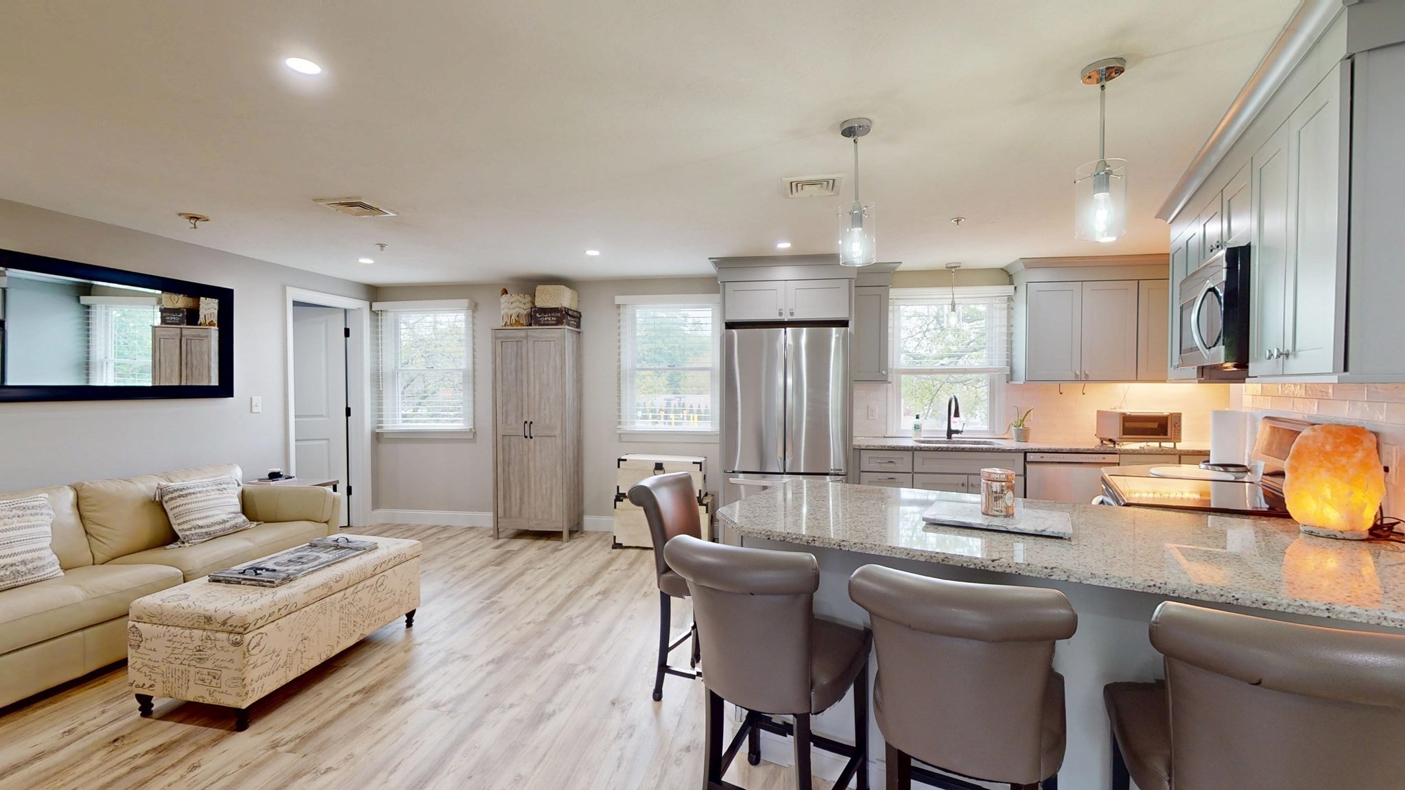 400 Main Property Photo 8