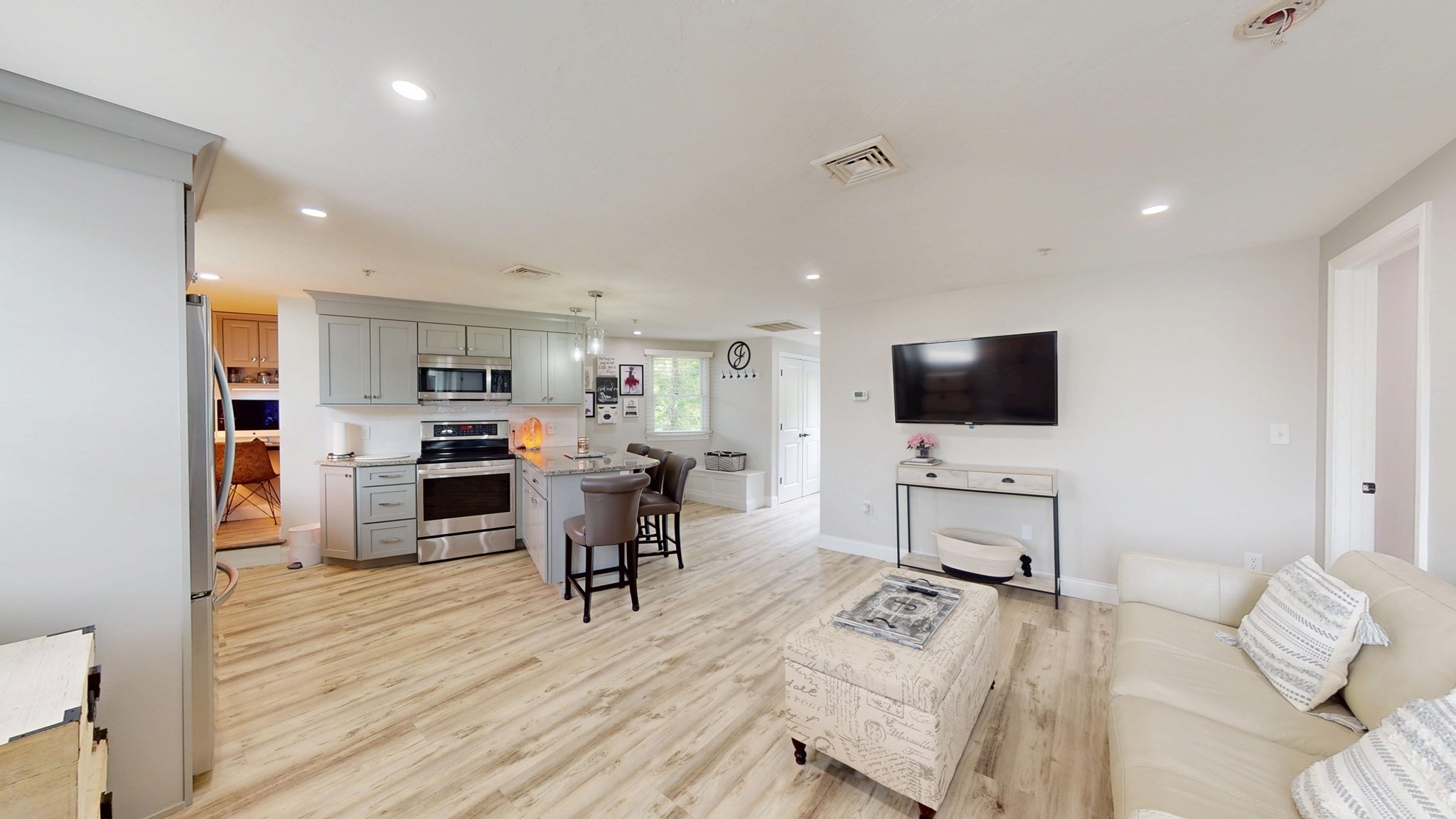 400 Main Property Photo 17