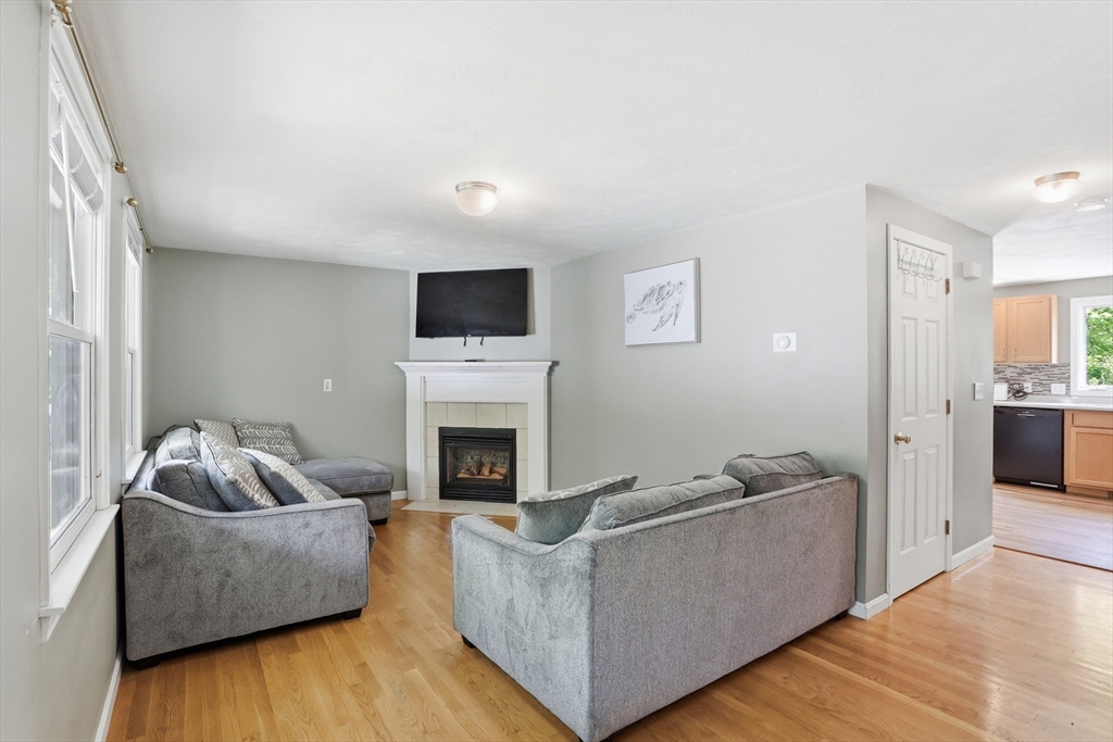 1185 Main St # 4 Property Photo 6