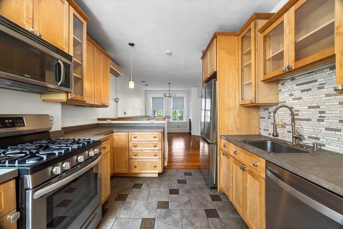 23 Netherlands Rd # 1 Property Photo 1