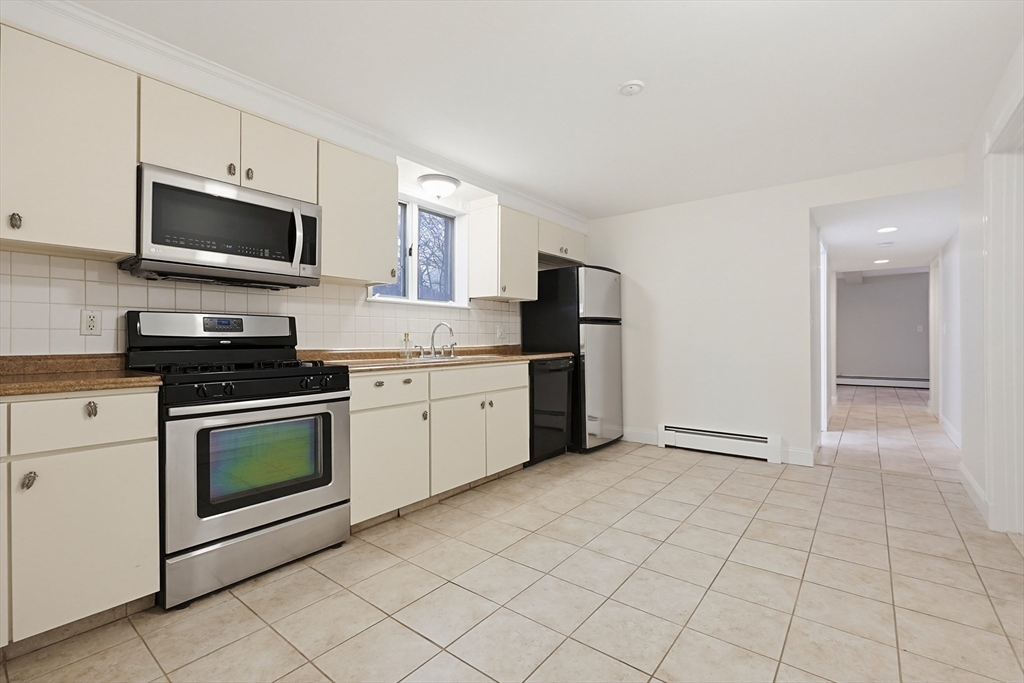 30 Cushing St # B Property Photo 4