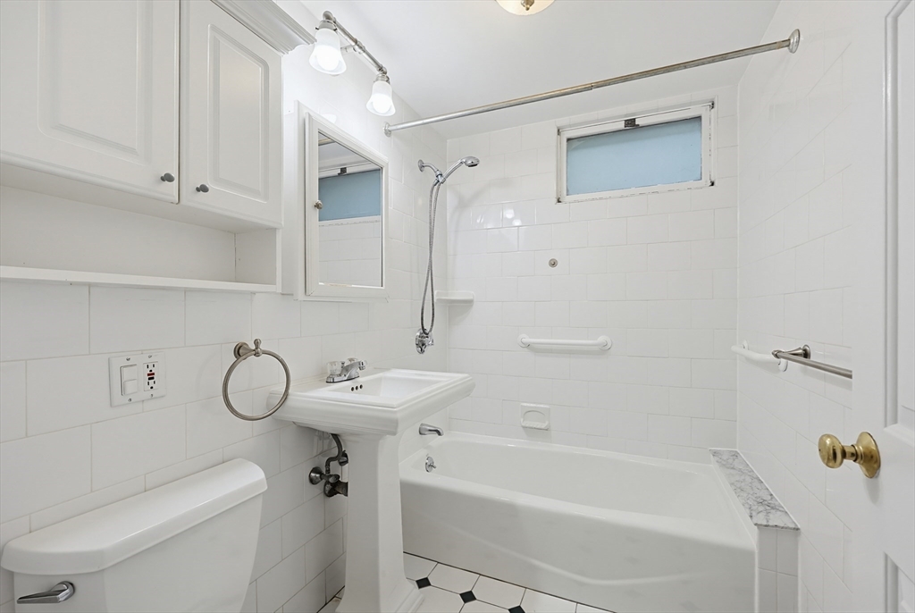 30 Cushing St # B Property Photo 10
