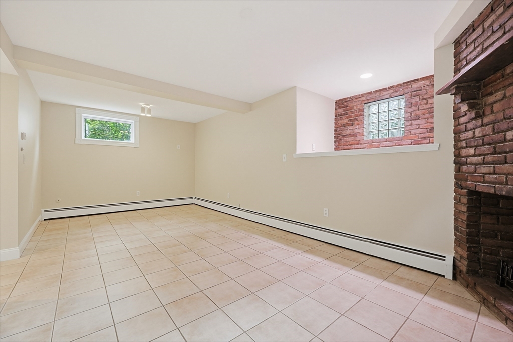 30 Cushing St # B Property Photo 13