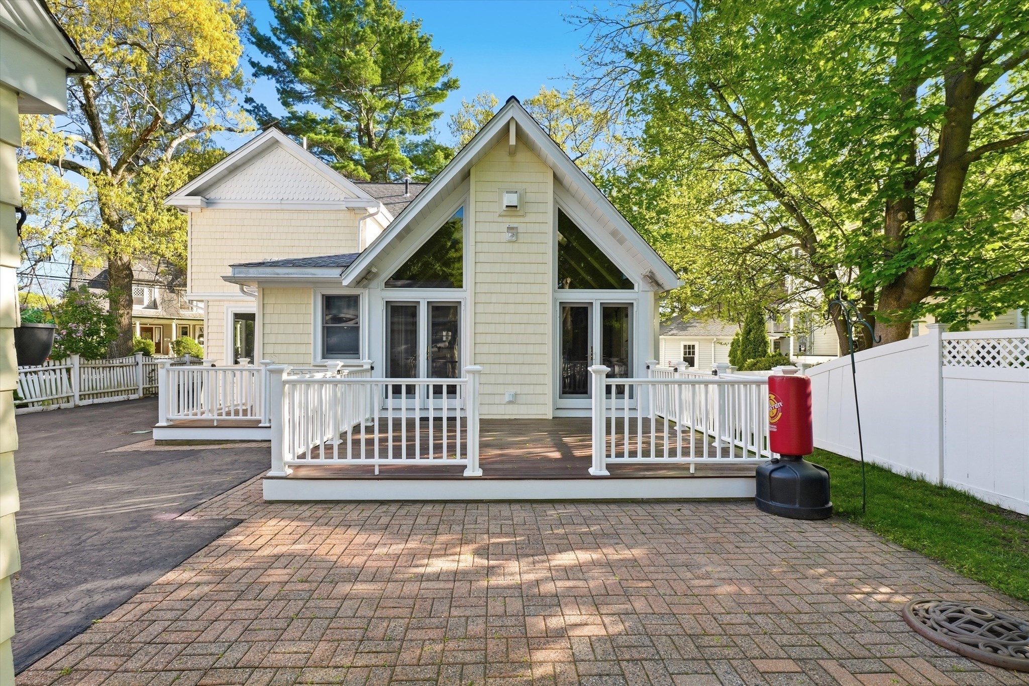 349 Auburndale Ave Property Photo 2