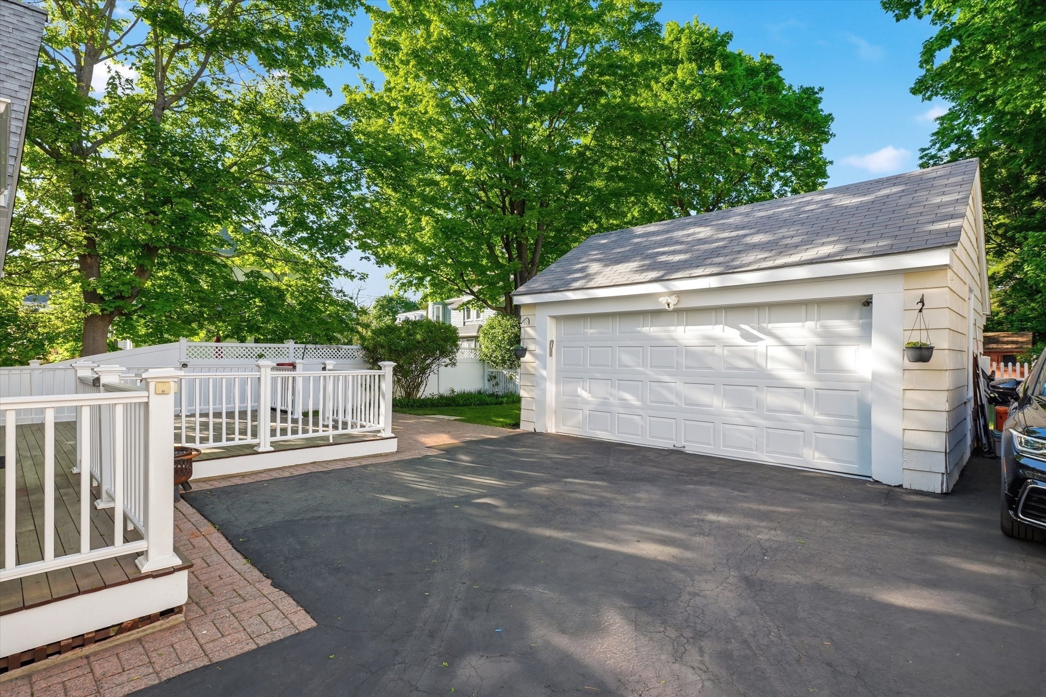 349 Auburndale Ave Property Photo 4