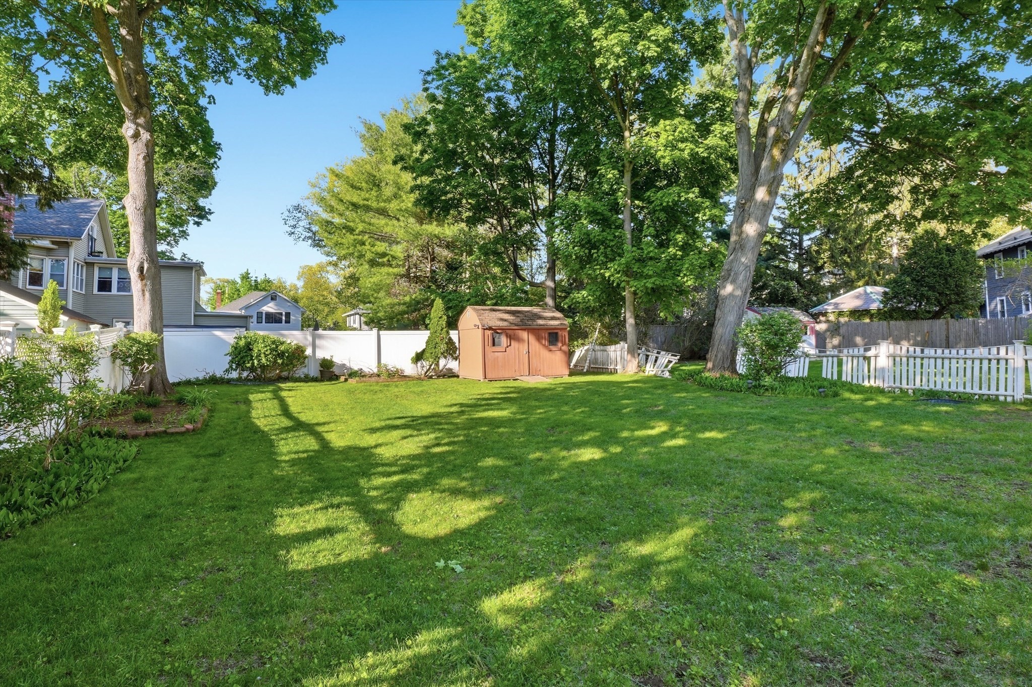 349 Auburndale Ave Property Photo 5