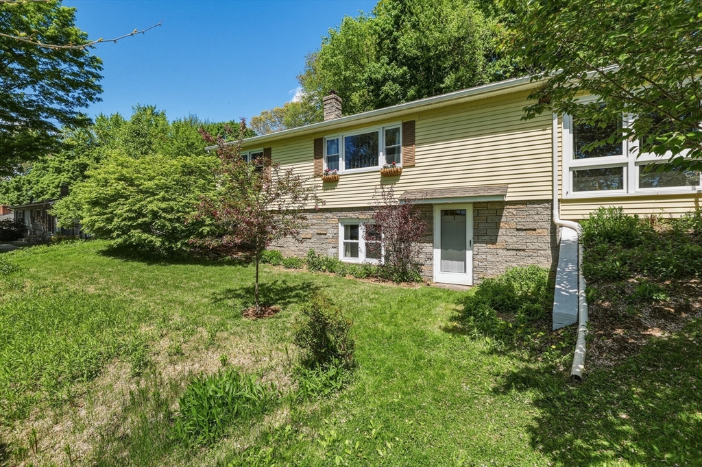 16 Saybrook Cir Property Photo 2
