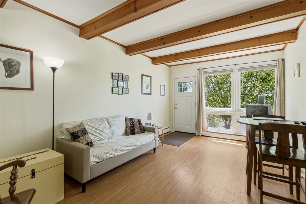 16 Saybrook Cir Property Photo 4