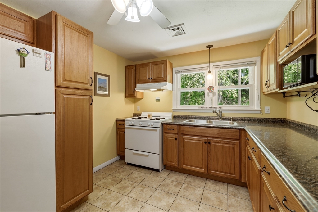 16 Saybrook Cir Property Photo 8