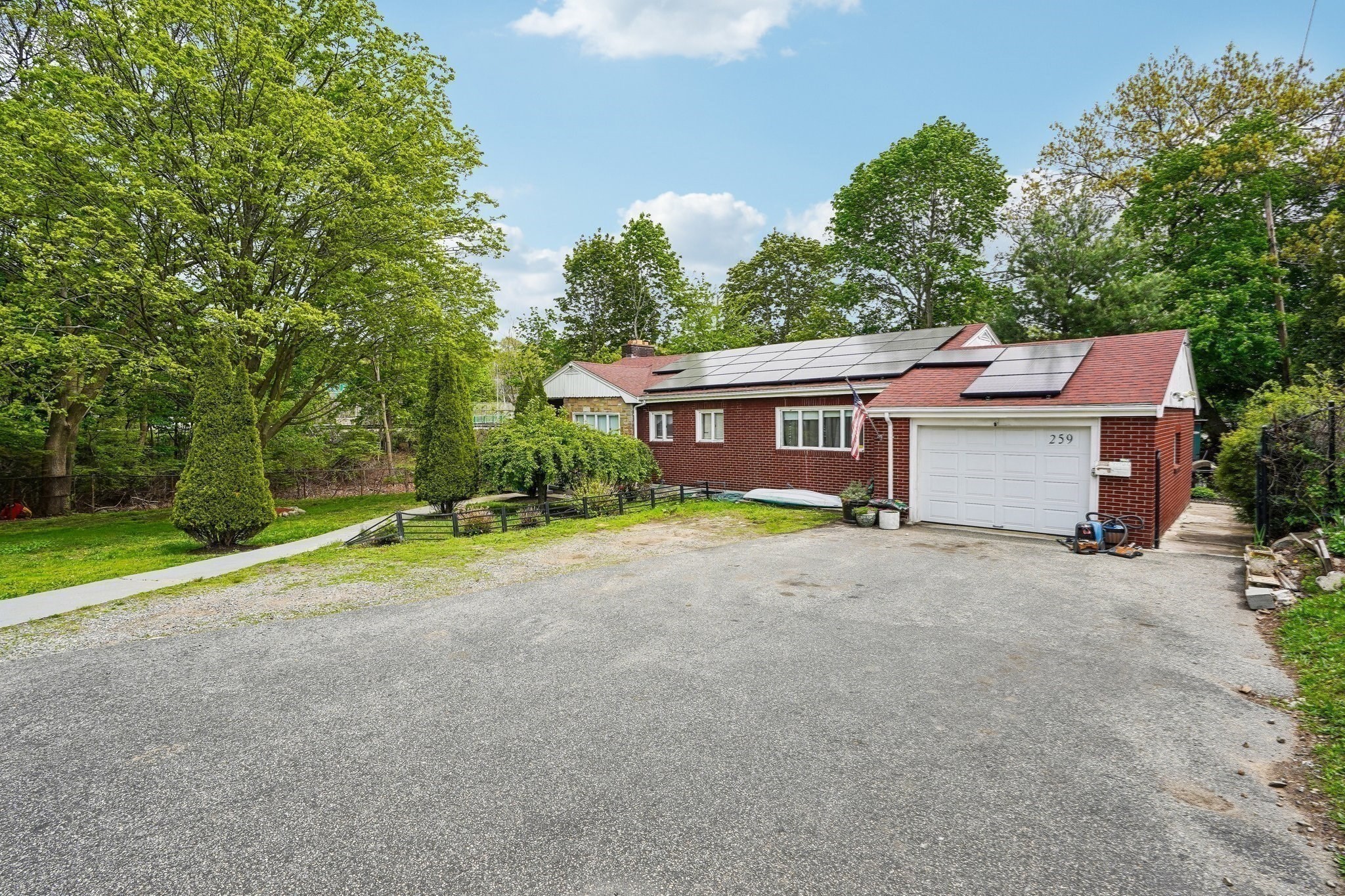 259 Forest Street Property Photo 3
