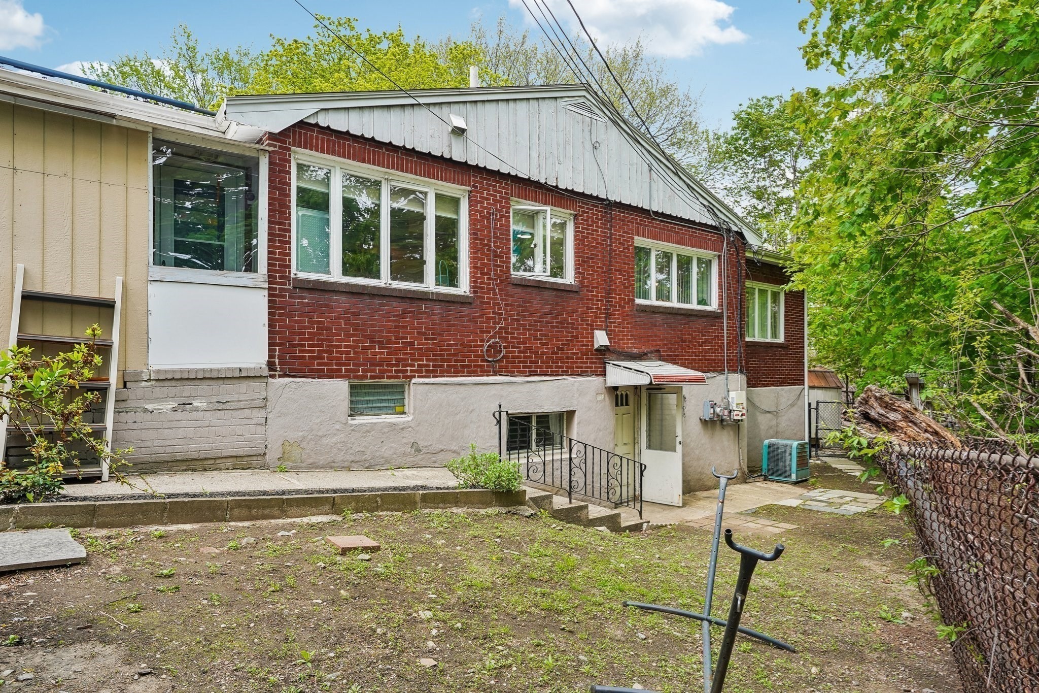 259 Forest Street Property Photo 5