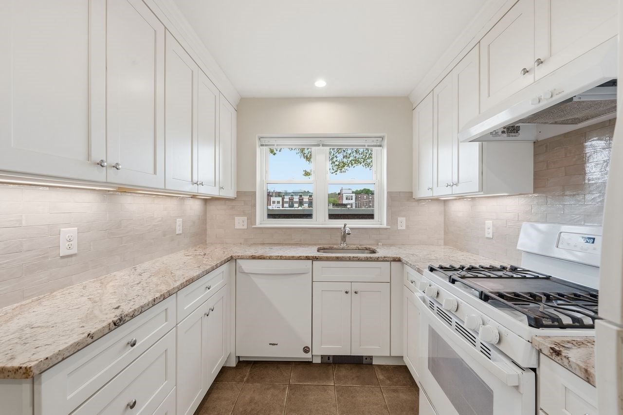 19 Alton Court # 2 Property Photo 4