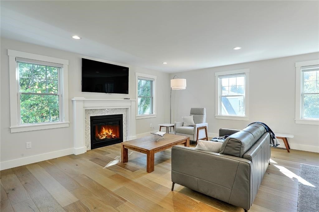 137 Rosebriar Avenue Property Photo 7