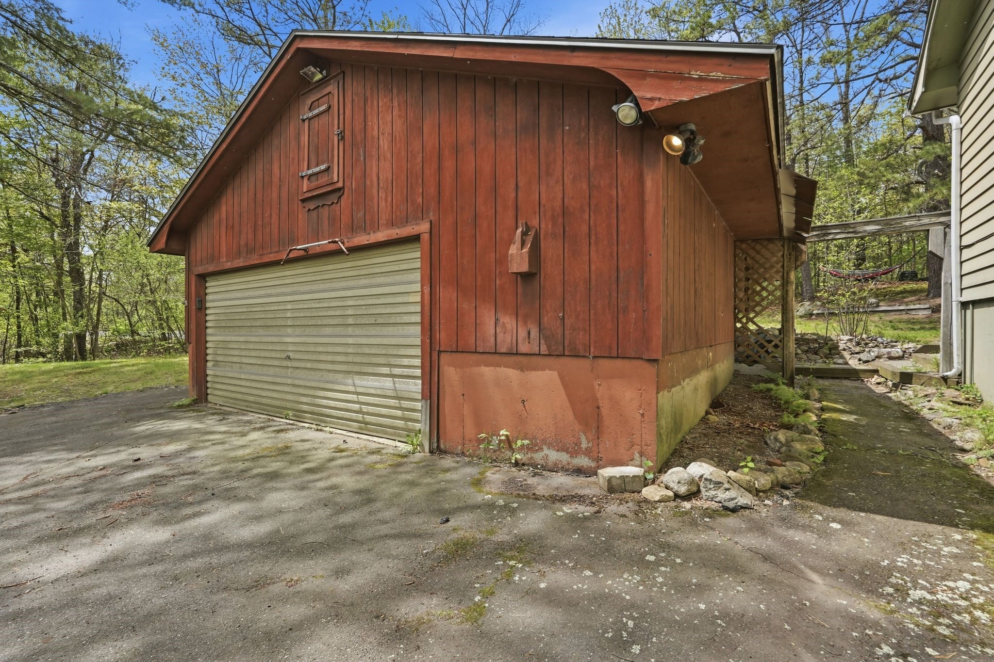 390 State St Property Photo 5