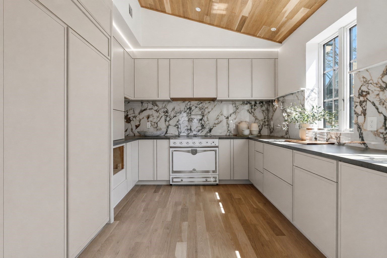 92 Sewall Ave # 2c Property Photo 6