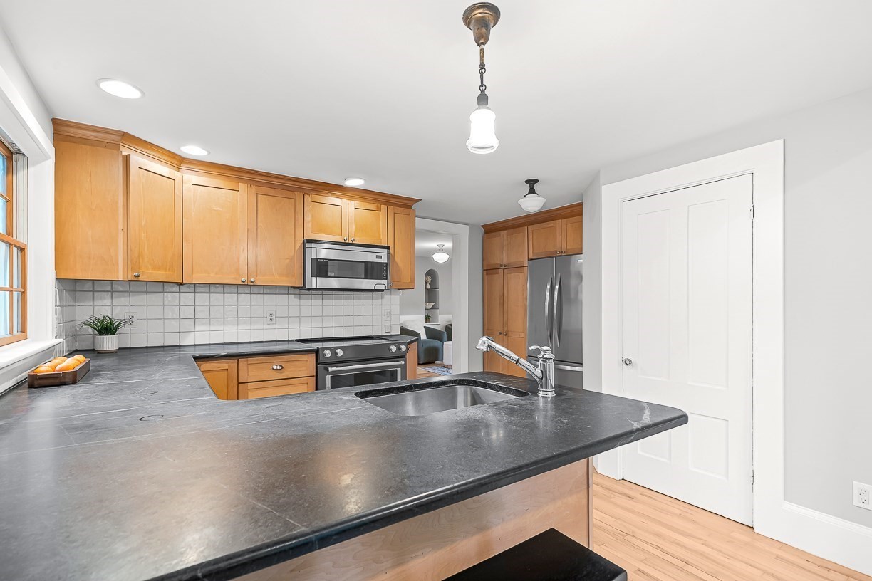 53 Lake Street Property Photo 18