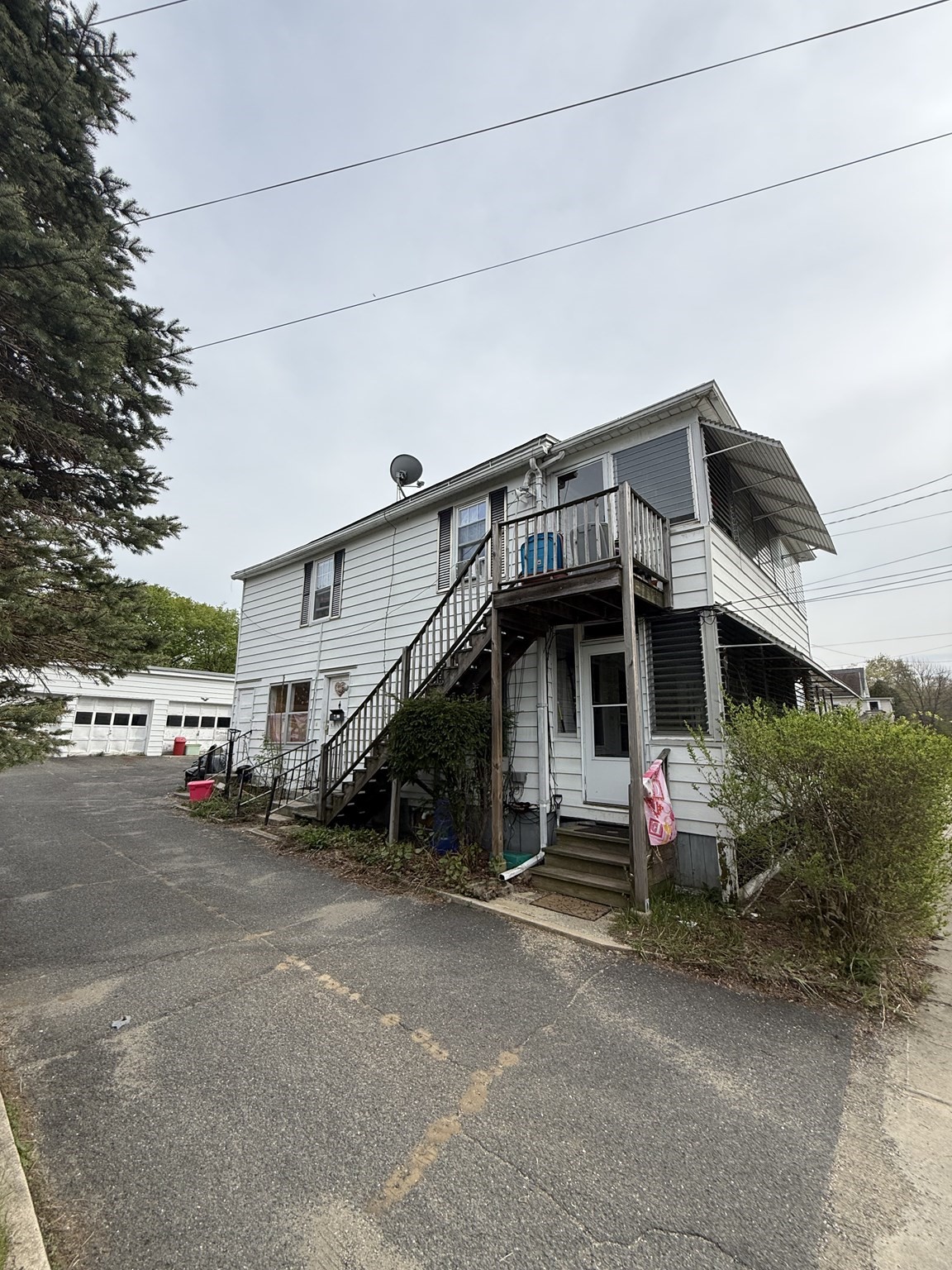 7 I St Property Photo 3
