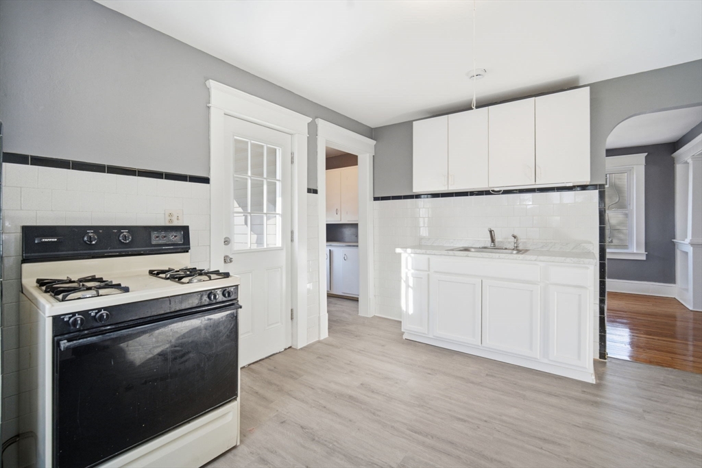 152 Monrovia St Property Photo 10