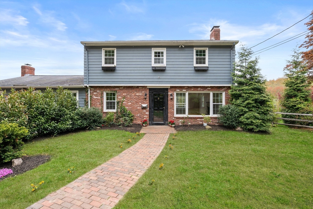 1066 Hillside St Property Photo 2