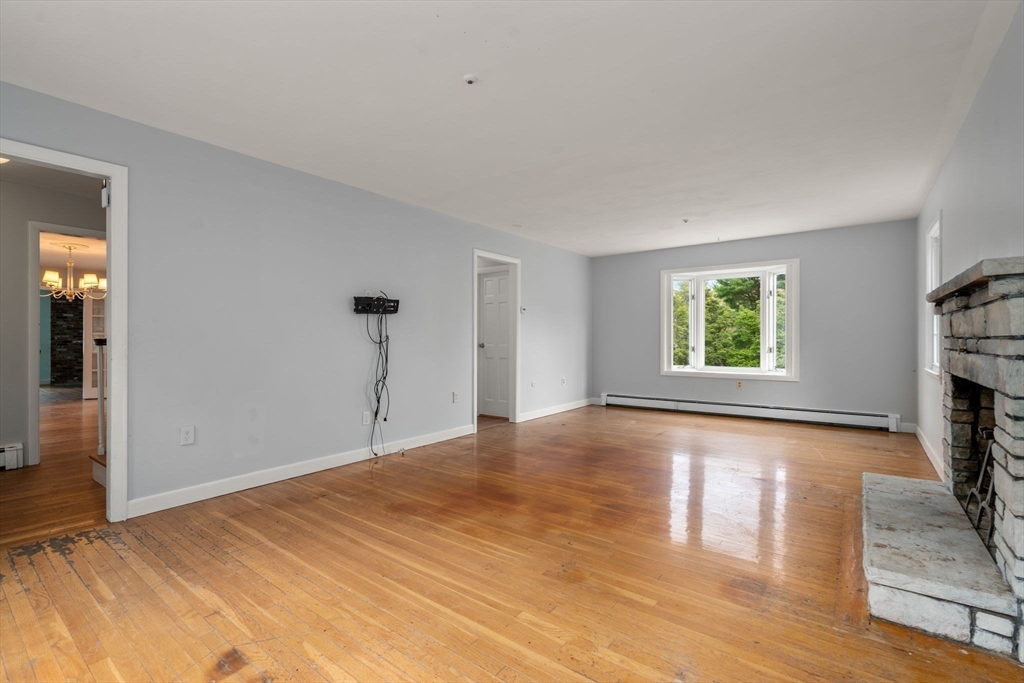 1066 Hillside St Property Photo 4