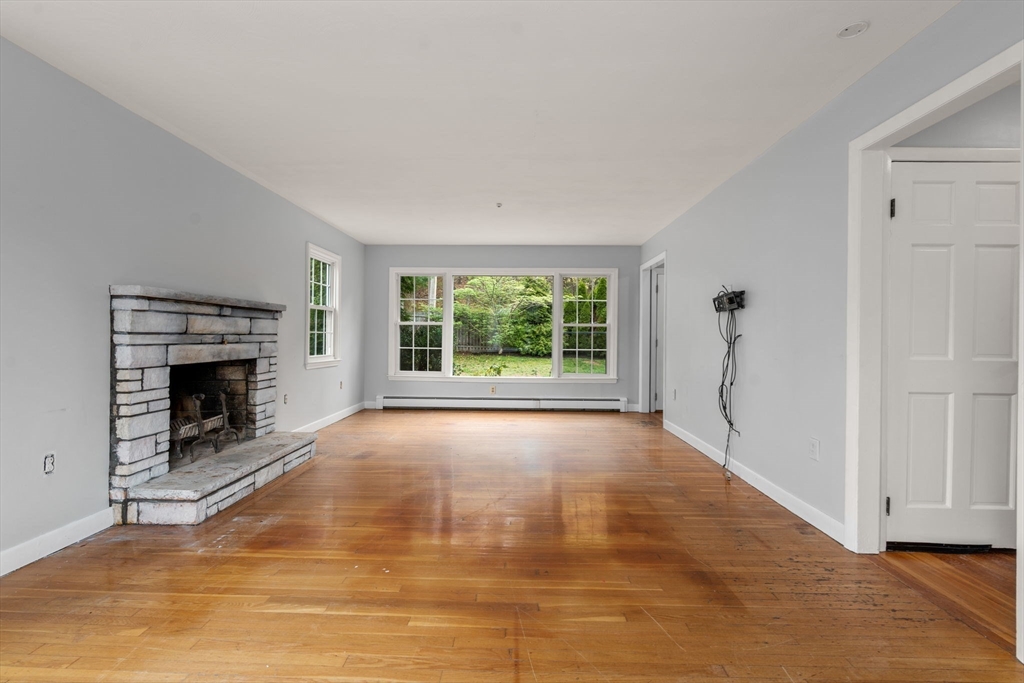 1066 Hillside St Property Photo 5