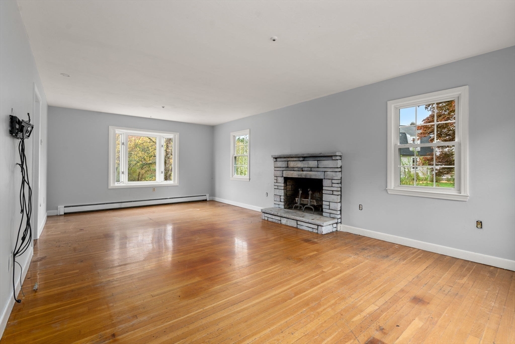 1066 Hillside St Property Photo 6