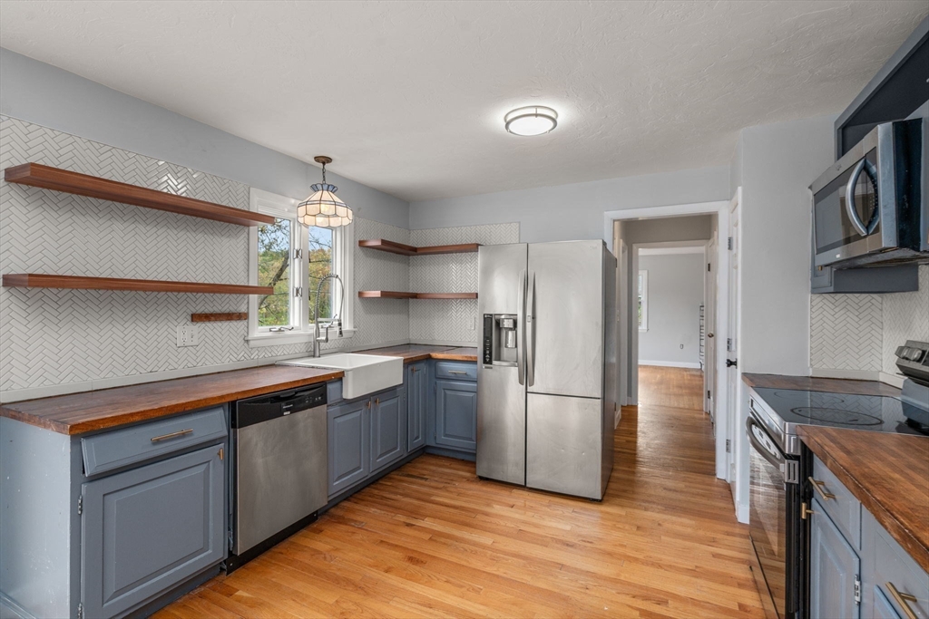1066 Hillside St Property Photo 8