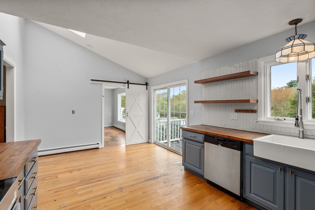 1066 Hillside St Property Photo 9