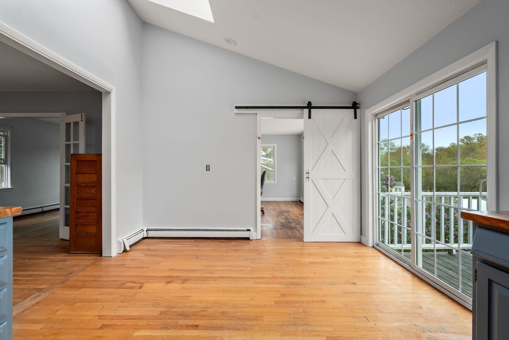 1066 Hillside St Property Photo 11