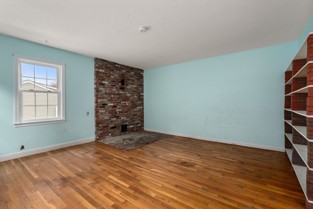 1066 Hillside St Property Photo 14
