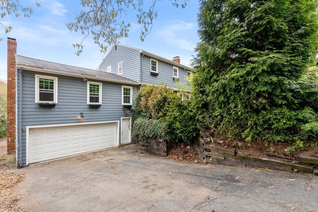 1066 Hillside St Property Photo 27