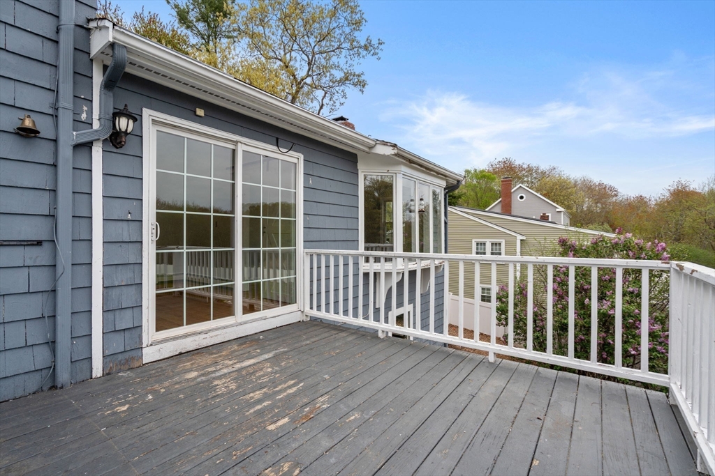 1066 Hillside St Property Photo 28