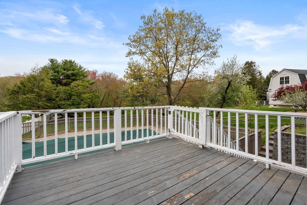 1066 Hillside St Property Photo 30