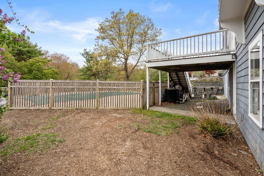 1066 Hillside St Property Photo 31
