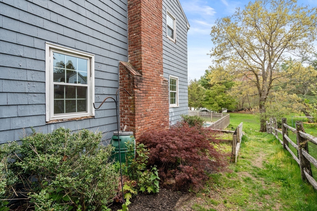 1066 Hillside St Property Photo 34