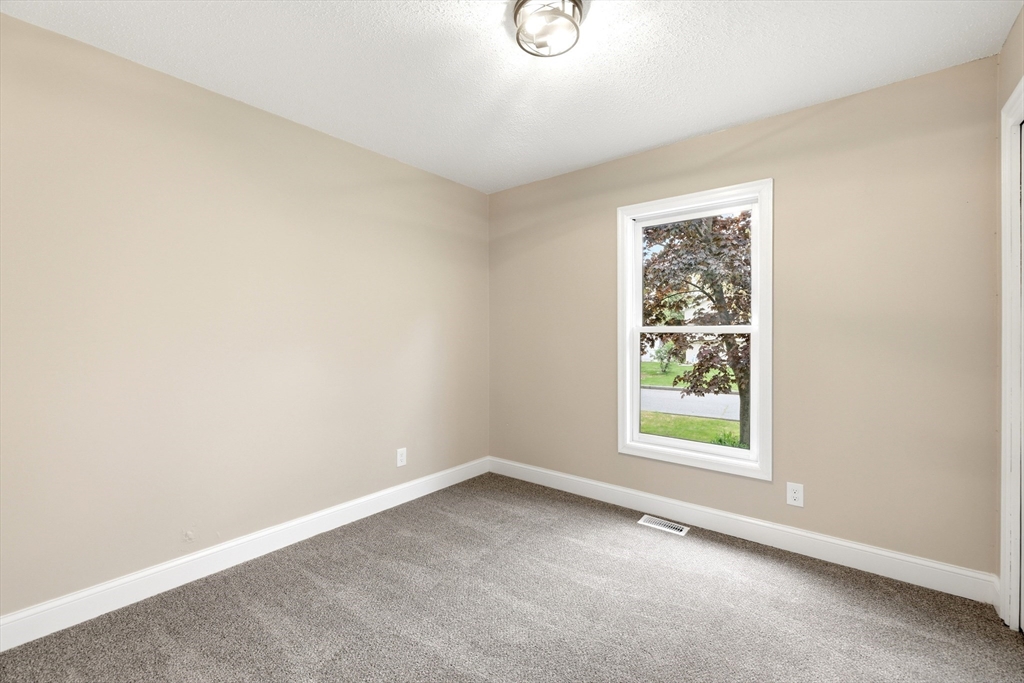 42 Amos Dr Property Photo 10