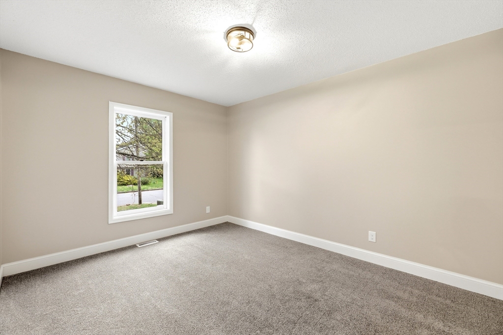 42 Amos Dr Property Photo 11