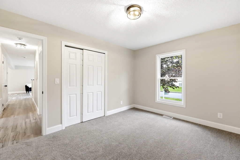 42 Amos Dr Property Photo 12