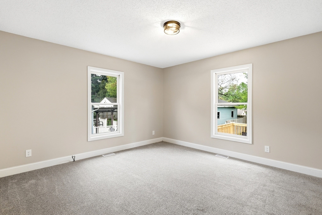 42 Amos Dr Property Photo 15