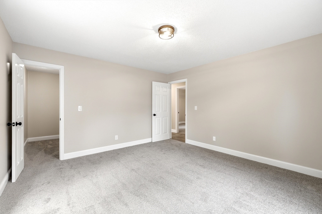 42 Amos Dr Property Photo 16