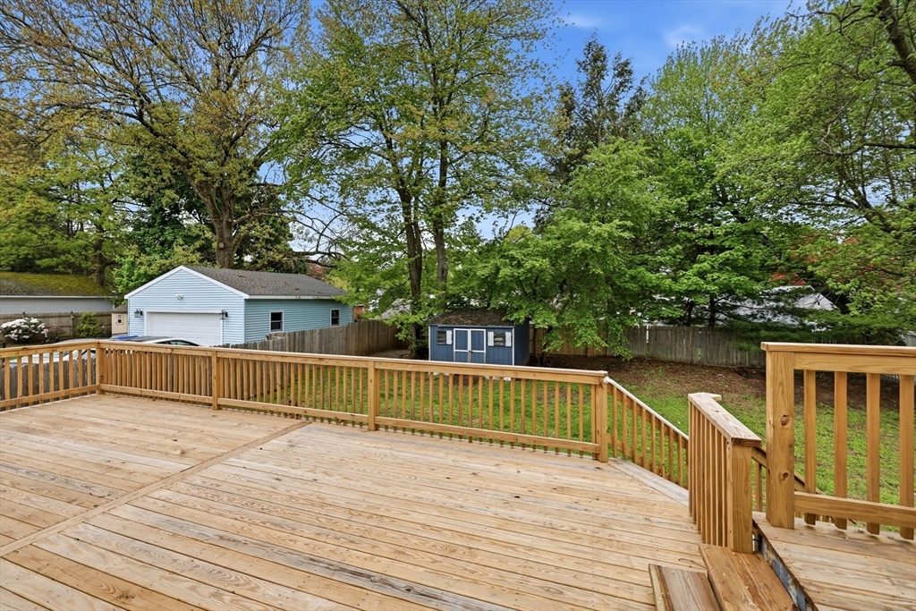 42 Amos Dr Property Photo 27