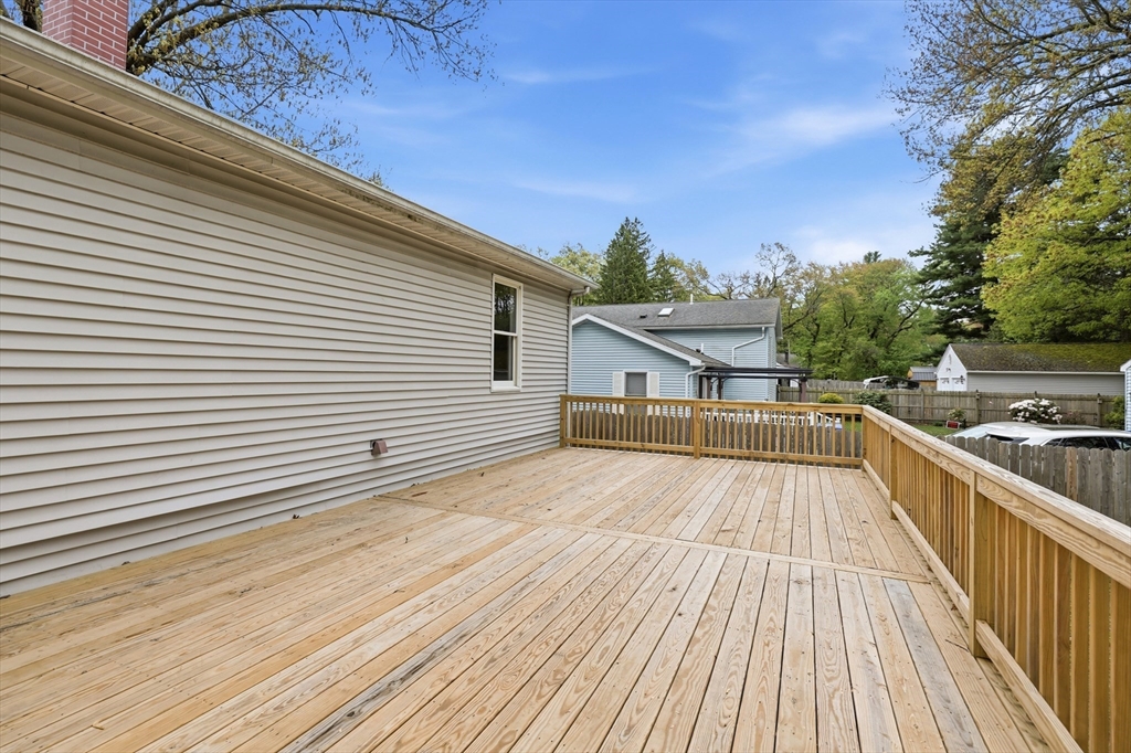 42 Amos Dr Property Photo 28