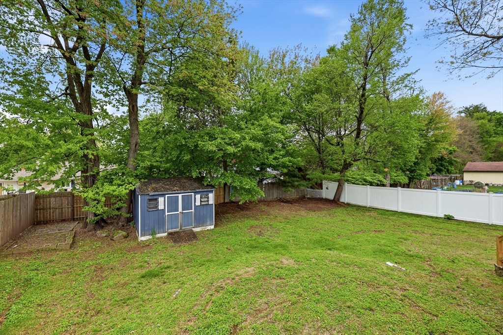 42 Amos Dr Property Photo 31